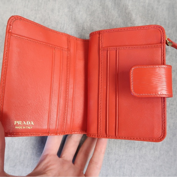 Prada Saffiano Wallet - Picture 4 of 9